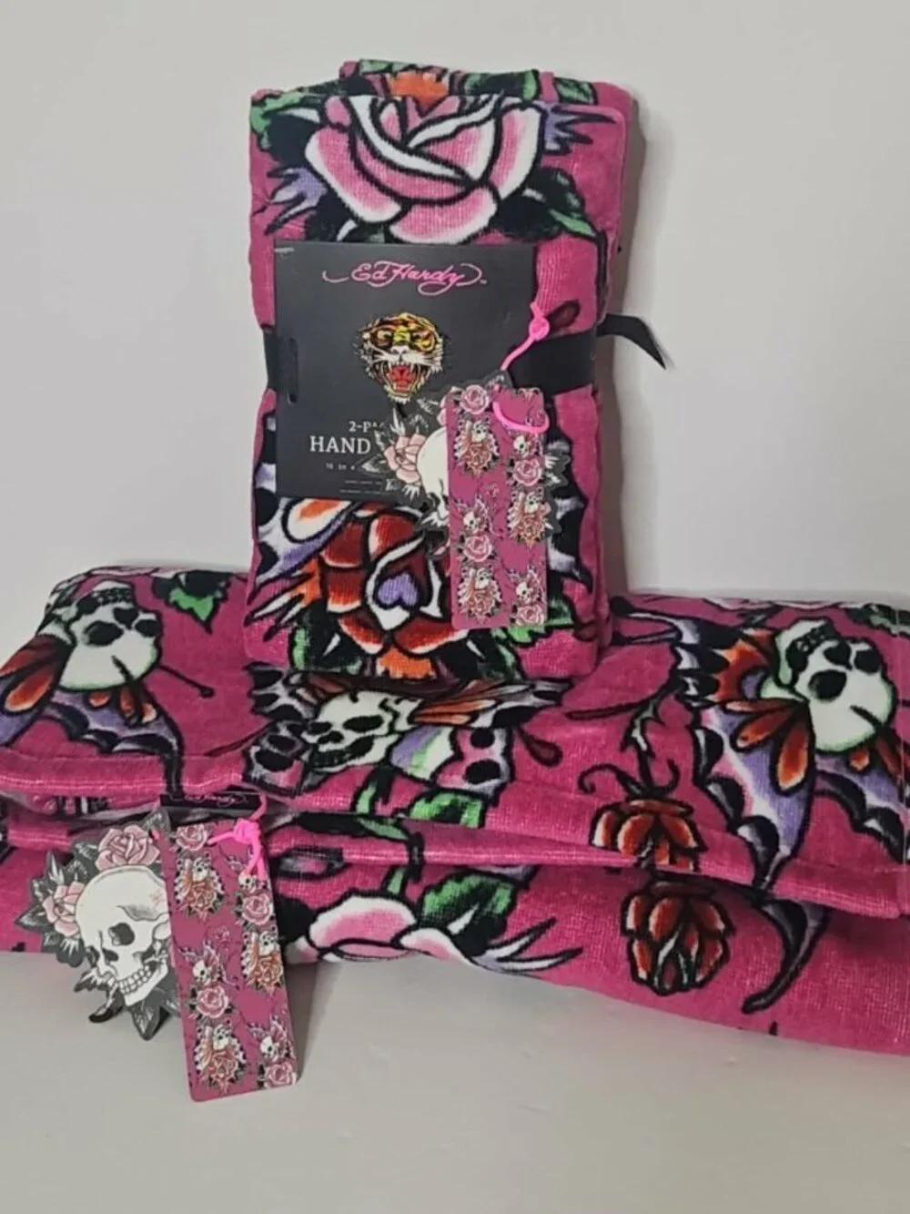 NWT Ed Hardy 3-Piece Towel Set Pink Skull Rose Tattoo Print Bath Hand Towels